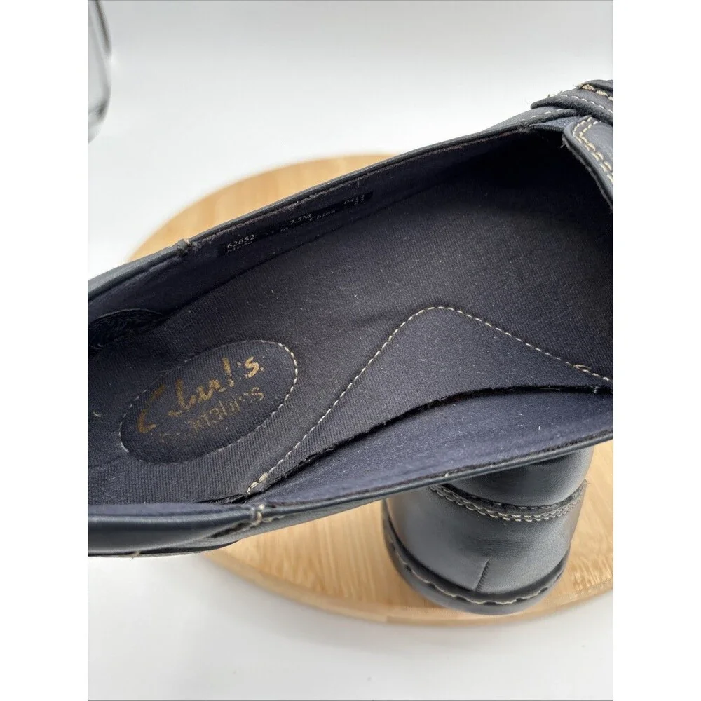 Clarks Navy Women’s Flat Slip on Leather Loafers Size 7.5M comfort